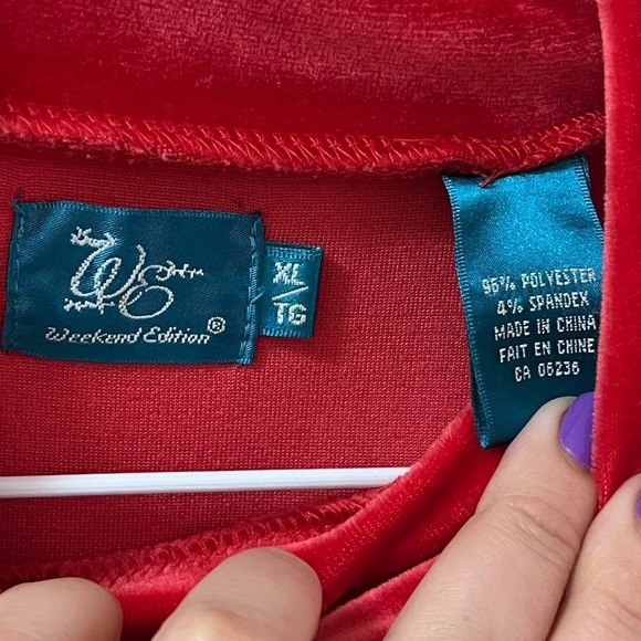 ⚫️ BOGO Weekend Edition Red Velvet Short Sleeve Top Size XL Holiday Party Chic - Picture 2 of 5